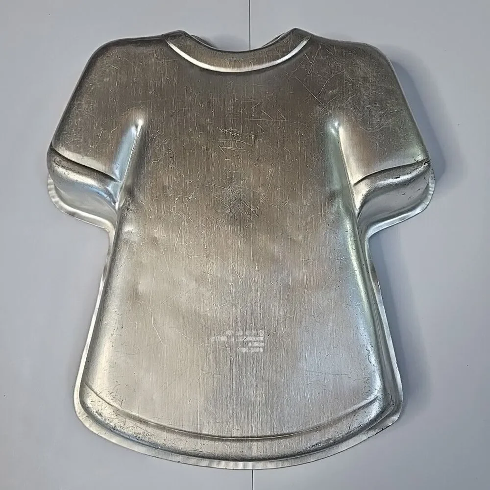 Wilton 1979 T-shirt Cake Pan‎ Baking Mold Custom Sports Jersey Birthday 502-5617